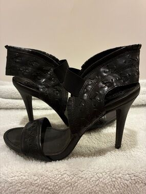 Tory Burch Woven Stiletto sandals with akle support. Sz10. Excellent condition.